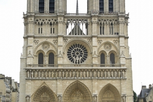 notre dame cathedral and passersby with umbrella paris 1027